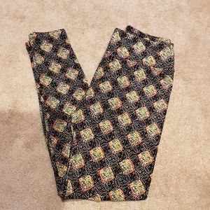 NWOT black and yellow Lularoe leggings OS